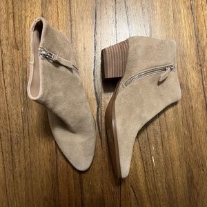 Banana Republic Beige Suede Leather Ankle Boots Booties Women’s Size 7.5